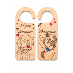 Vue des deux faces de l'Accroche-porte en bois gravé One Piece Sanji et Nami