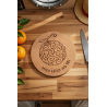 Dessous de plat One Piece Fruit du démon posé sur un plan de travail de cuisine