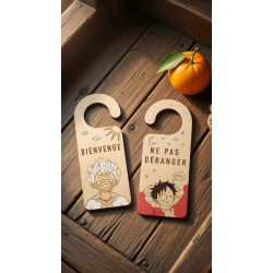Accroche-porte en bois One Piece Luffy mis en situation